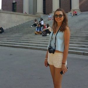 Meet your Posher, Claudia